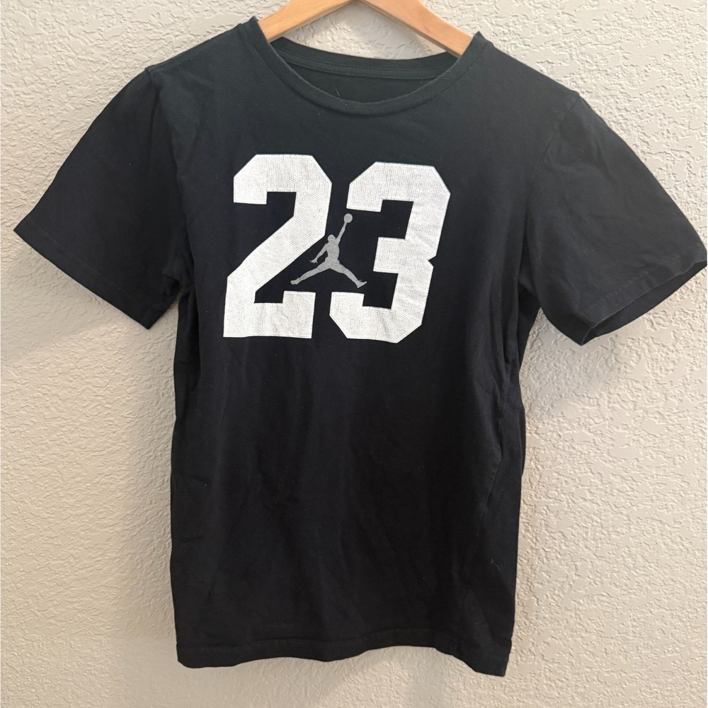 Air Jordan T Shirt Youth XL‎ Jumpman Michael Jordan 23  Black Shirt  small hole
